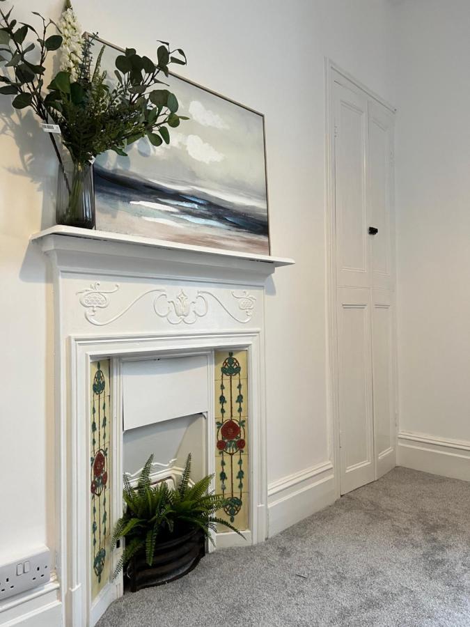 Heathcliff - 5 Bedroom House In Town Centre Tenby Bagian luar foto