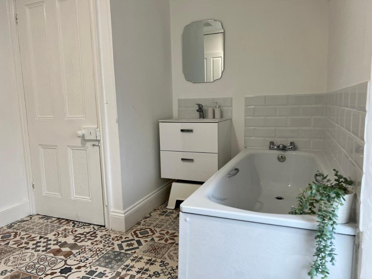 Heathcliff - 5 Bedroom House In Town Centre Tenby Bagian luar foto