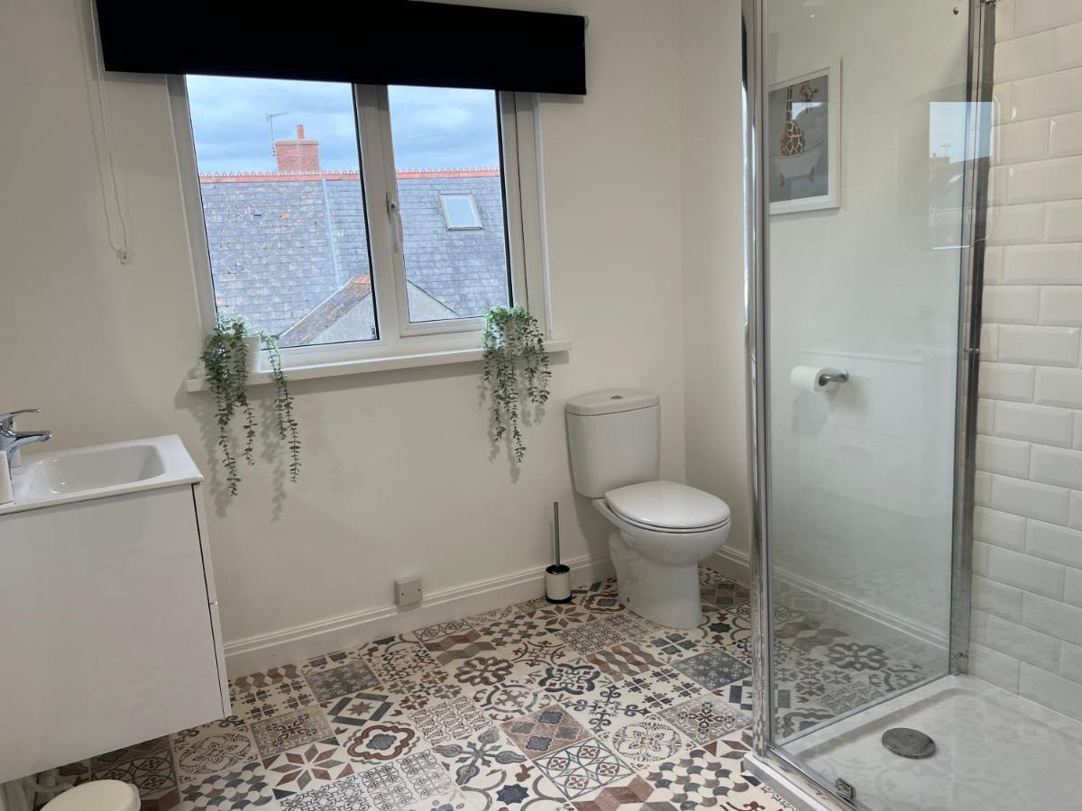 Heathcliff - 5 Bedroom House In Town Centre Tenby Bagian luar foto