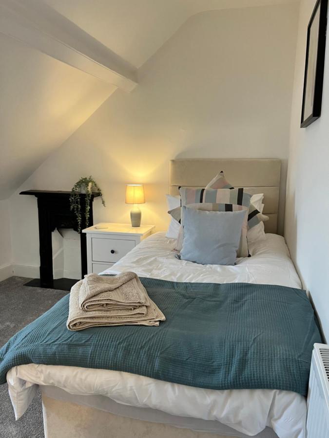 Heathcliff - 5 Bedroom House In Town Centre Tenby Bagian luar foto